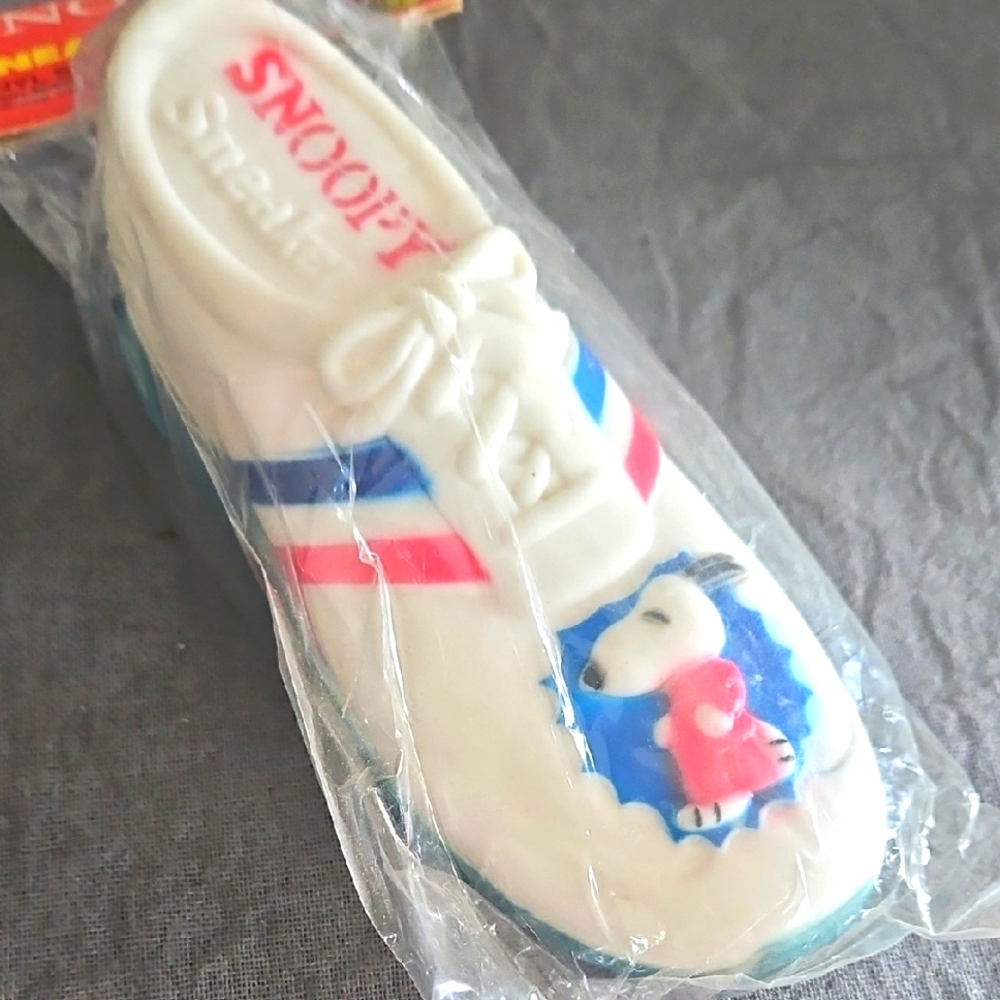 Peanuts Snoopy Pet Squeak Toy 1958 Sneaker Conagra New Old Stock